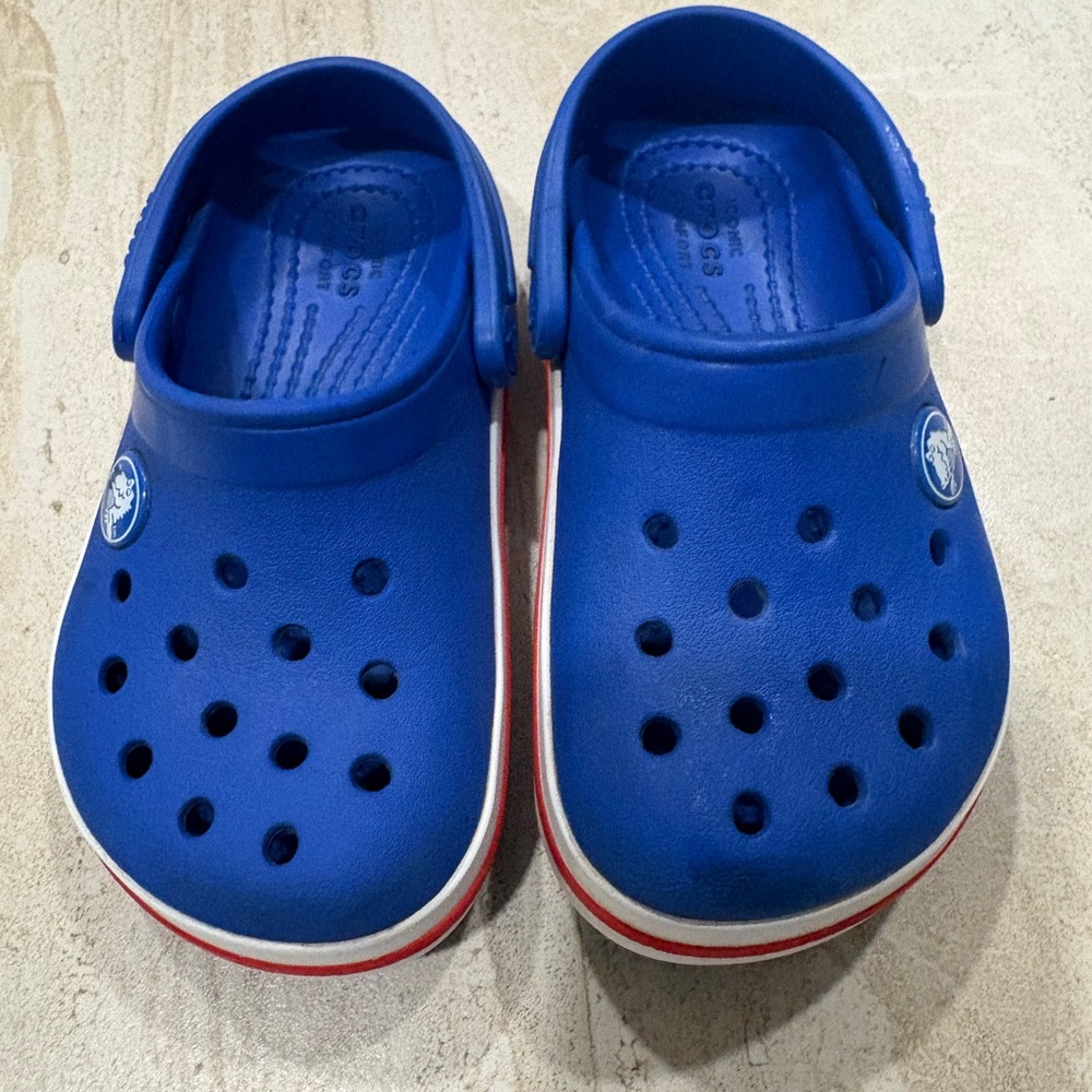 Crocs unisex Kids Blue clogs size 8